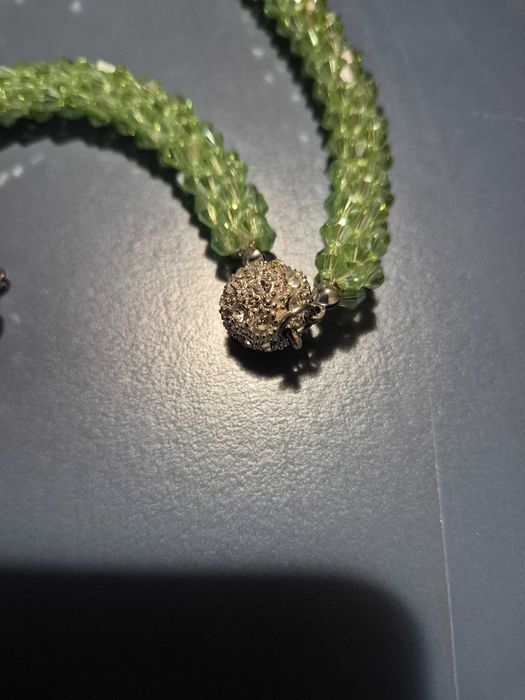 Set de bijuterii, cercei si colier, din piatra semipretioasa - peridot