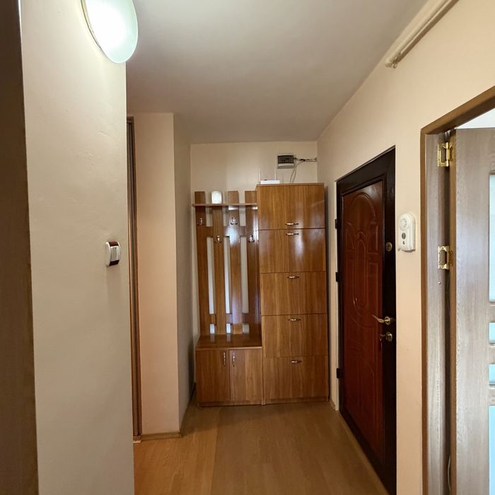 Vand apartament decomandat cu 2 camere, direct proprietar zona Piata