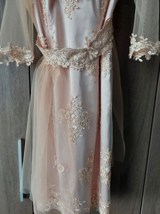 Vând rochita deosebita, pentru ocazii sau stare civila