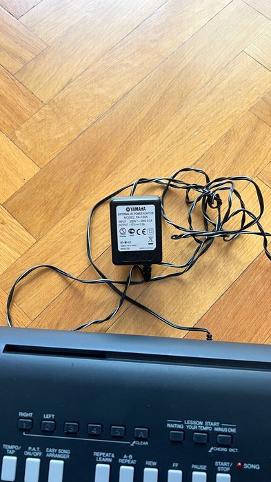 Pian digital Yamaha Piaggero NP V60