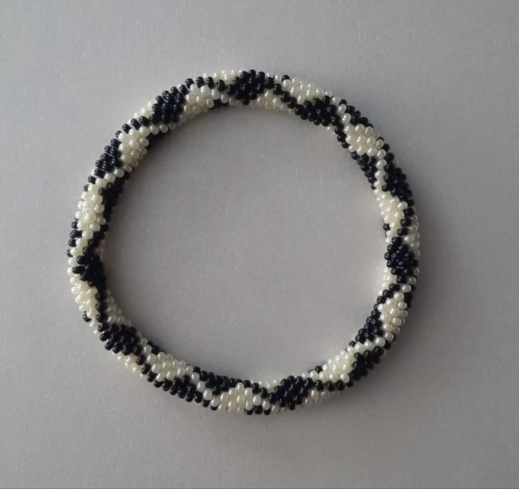 Ръчно плетени гривнички