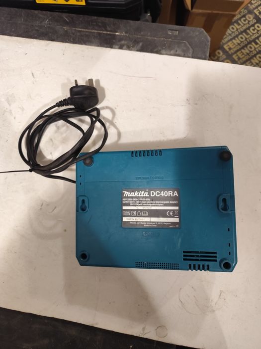 Бързо Зарядно устройство Макита Makita DC40RA