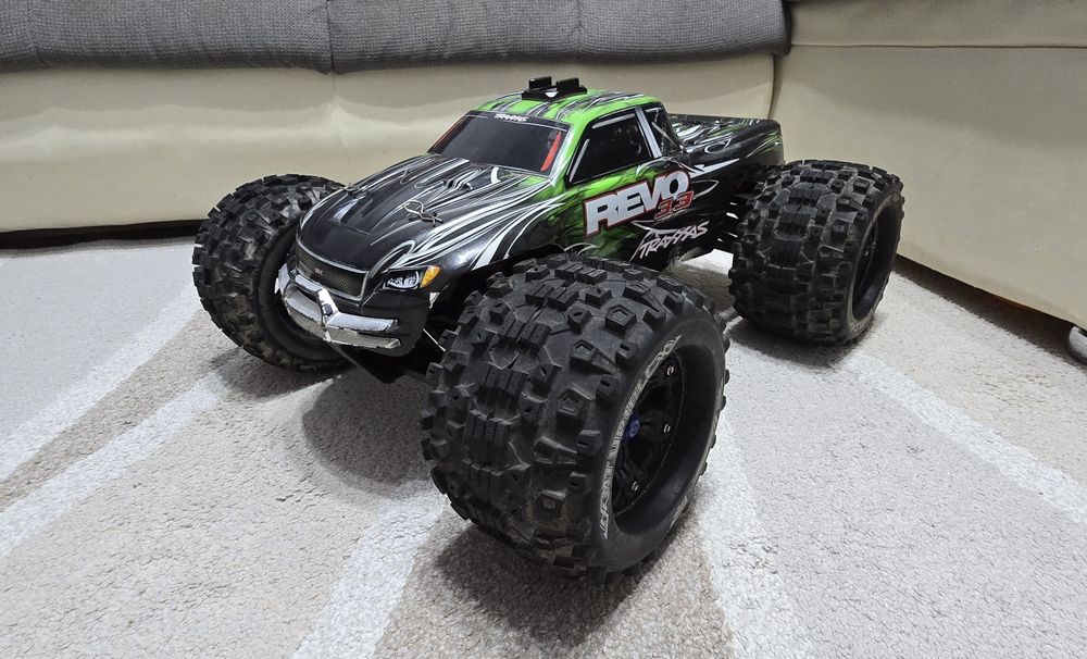 Automodel Traxxas Revo 3.3 roller