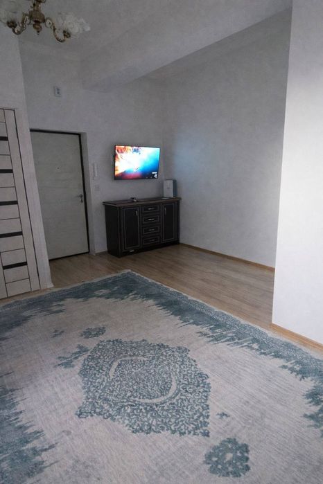 Nurafshon shaharda barcha qulayliklarga ega 3 xonali uy sotiladi