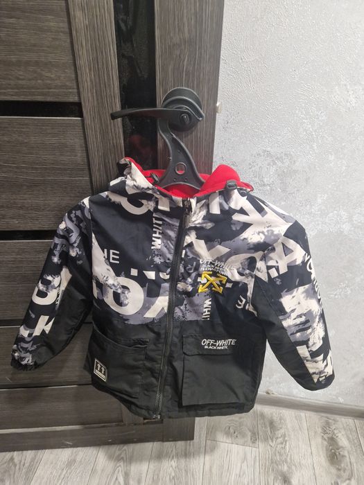 Продам куртку на мальчика