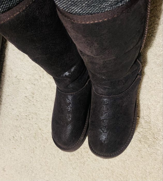 UGG Australia- model brocat