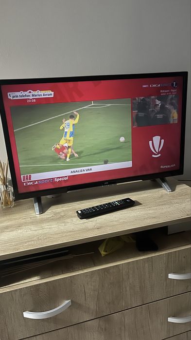 Vand smart TV  diagonala 81