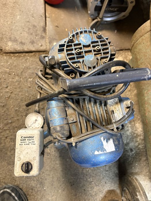 Мини компресор с бутилка