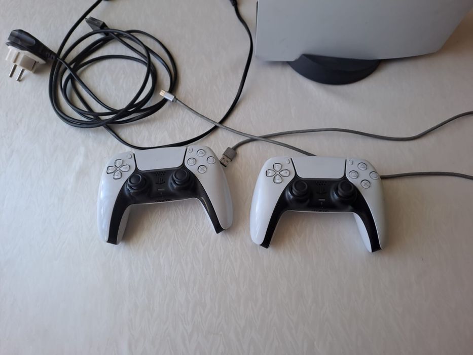 продаётся PlayStation в отличном состоянии, почти новый