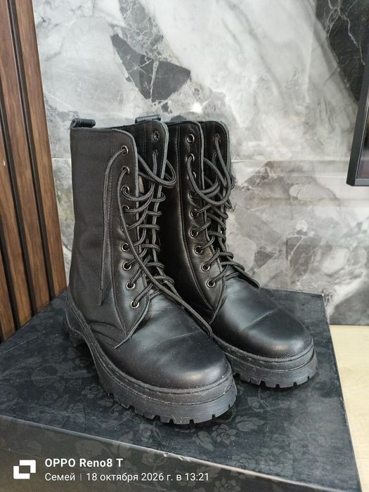 Продам женские зимние сапоги.