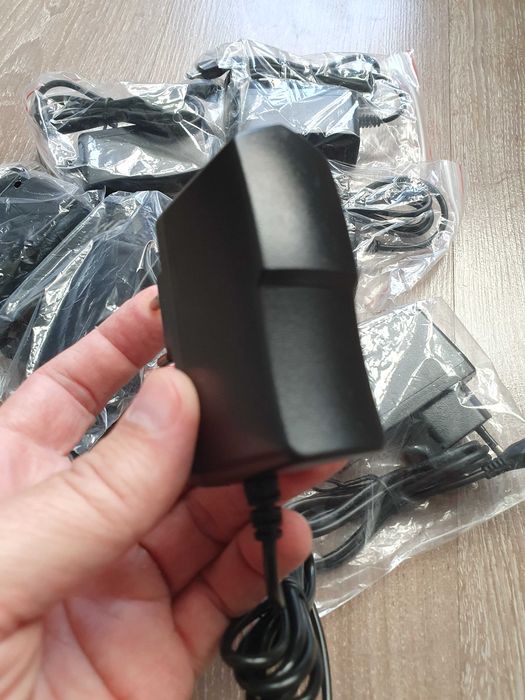 300 броя USB зарядни за GPS навигация на пакетна цена