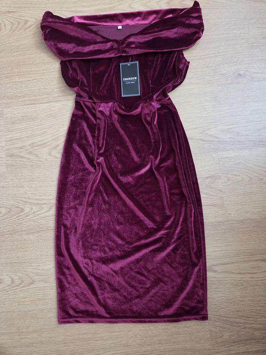 Rochie de catifea cu umerii goi, marimea S/M nou