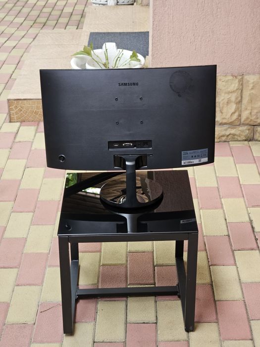 Vând monitor curbat Samsung 24"