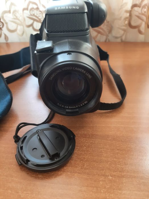 Продам видеокамеру Samsung