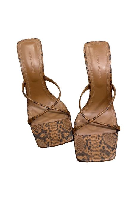 Amina Muaddi токчета