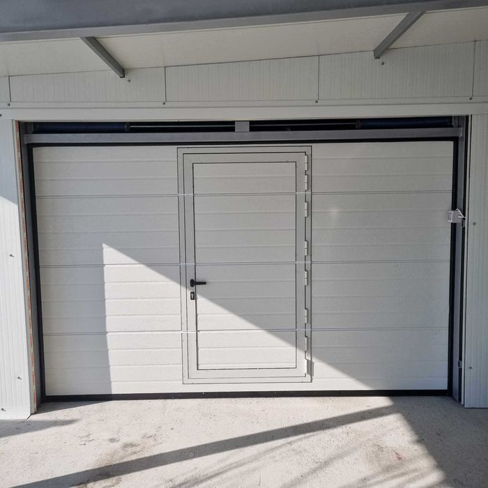 Usi de garaj rezidentiale sau industriale