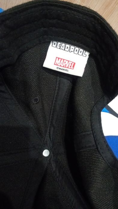 Мъжки лятни шапки Дедпул/Deadpool и метална табела