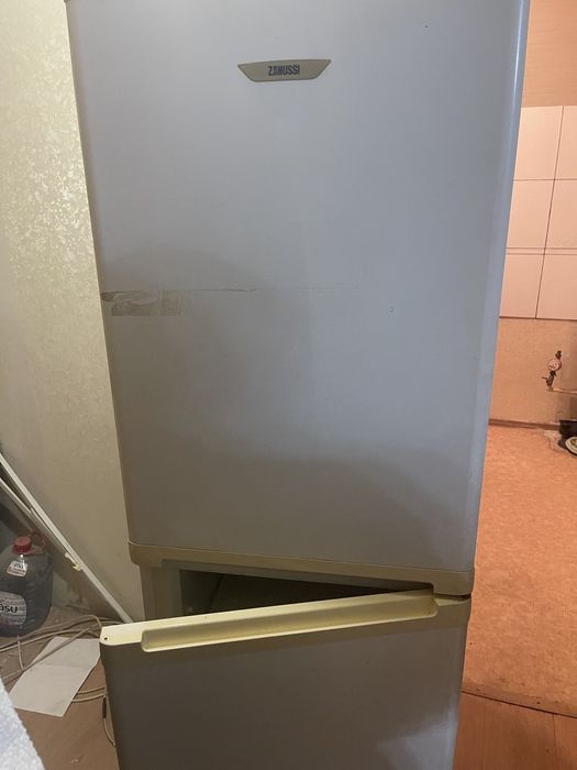 Холодильник ZANUSSI
