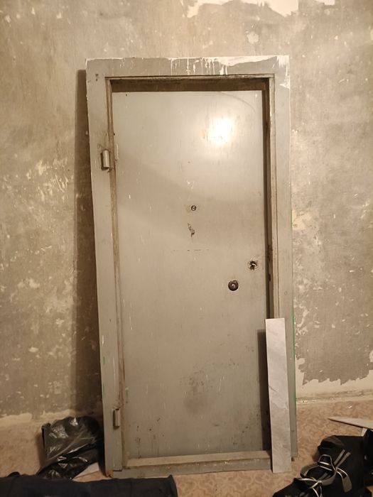 Продам железный дверь