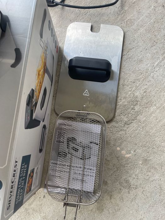 Vând Friteuza Inox Silver Crest 3L