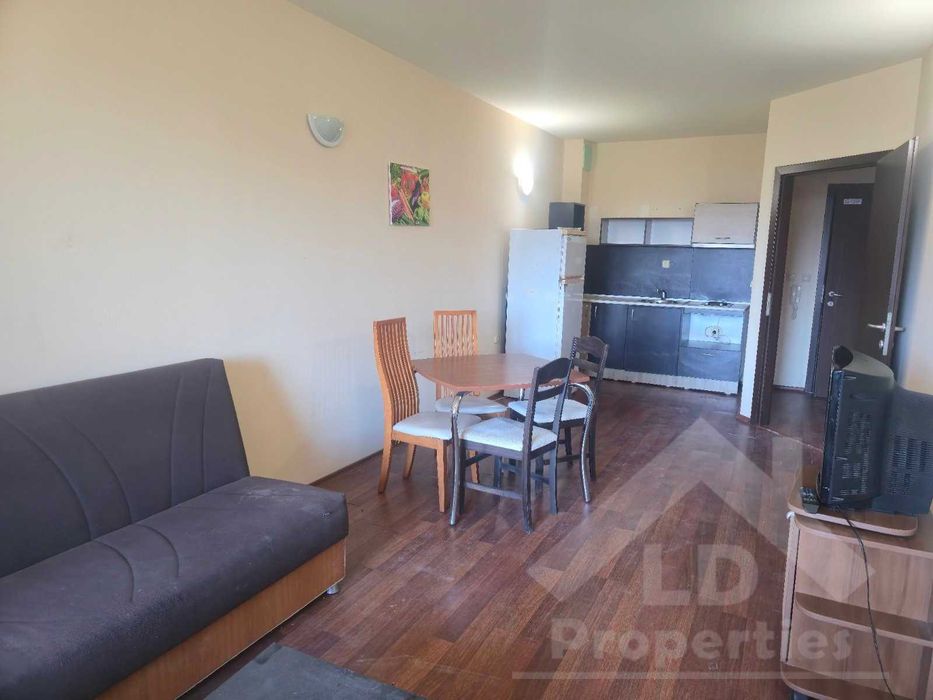 Двустаен апартамент в комплекс на първа линия от морето, Златни пясъци