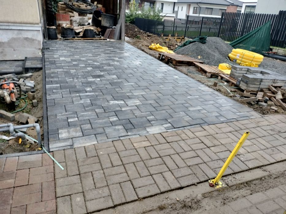 Executam pavaje borduri terasamente parcări industriale stații peco!