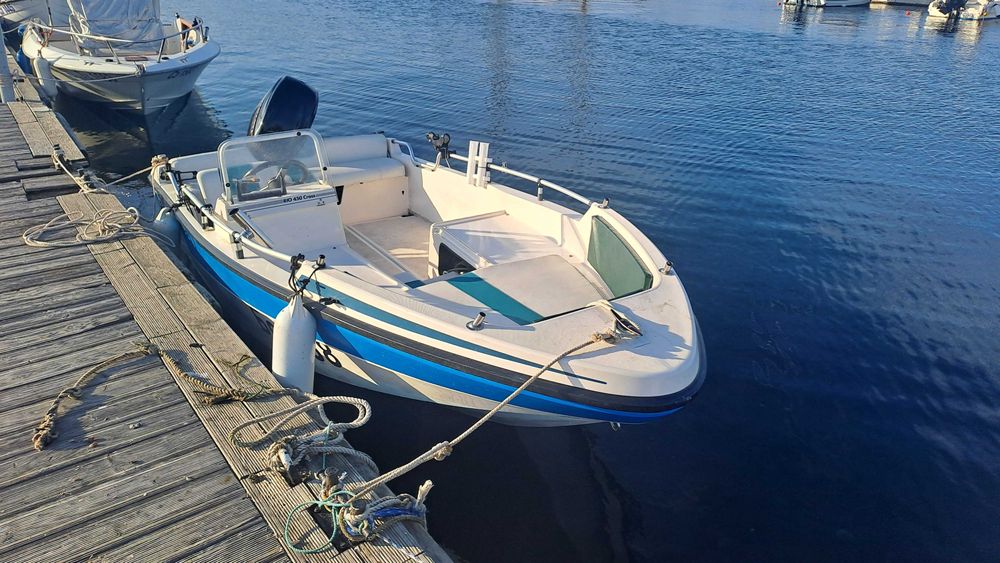 Лодка RIO CROSS 4,50, двигател Mercury 50 к.с. и регистриран колесар