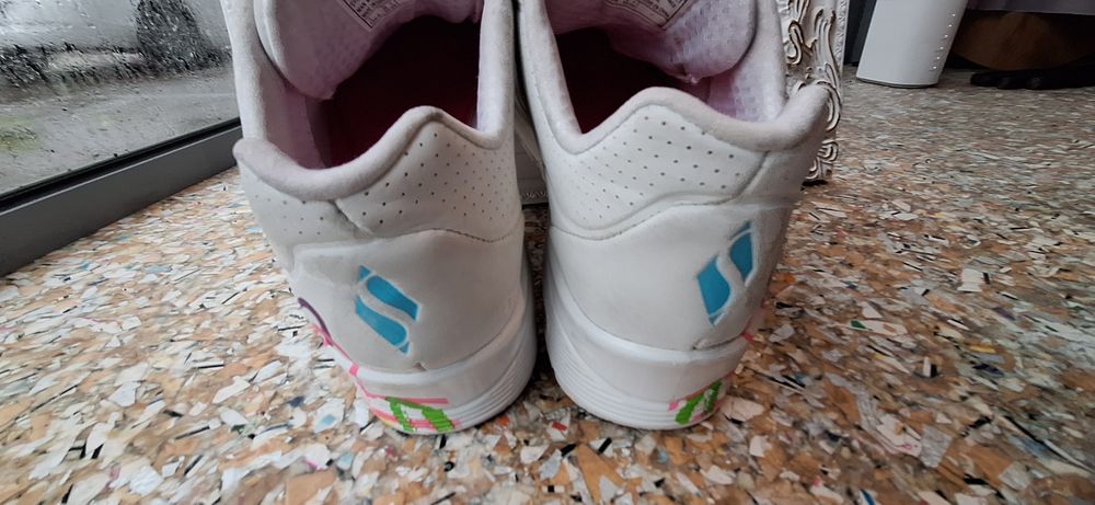 Продавам  маратонки