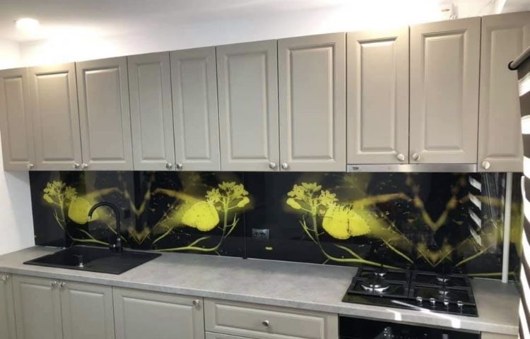 Placare mobila bucatarie cu geam sticla colorata orice peisaj sau imag