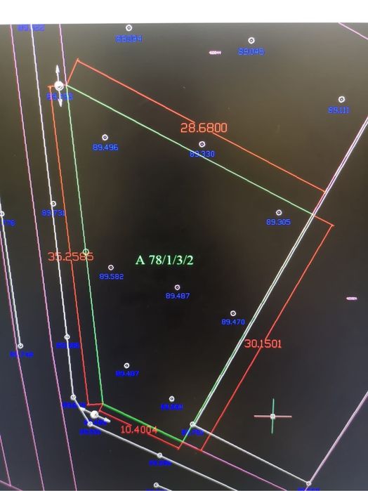 Vand teren intravilan pe doua fronturi