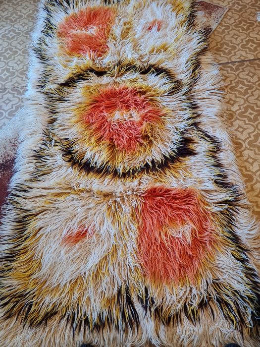 Два броя китеници за ъглови дивани цветни