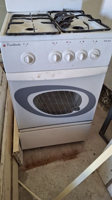 Продам газовую плиту