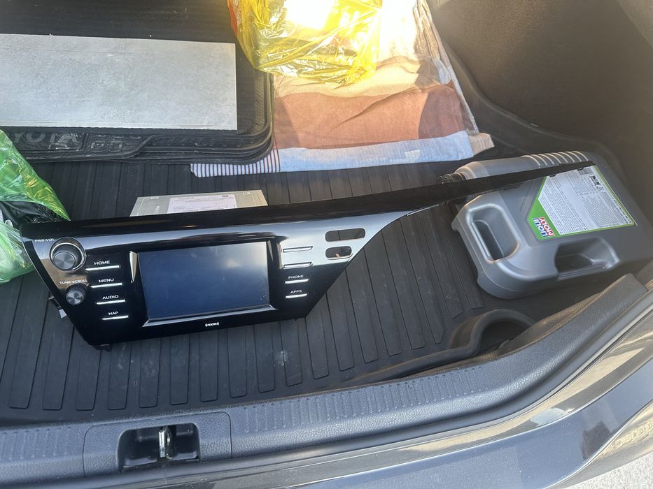 Продам магнитолу на camry 70