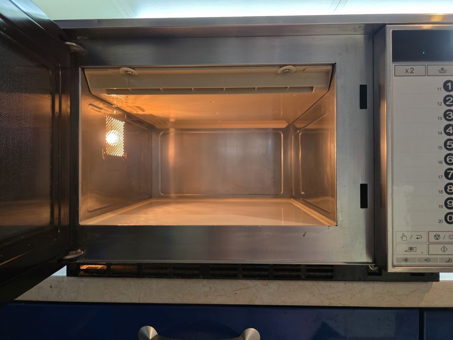 Професионално микровеле Sharp R-25AT 2100W фурна