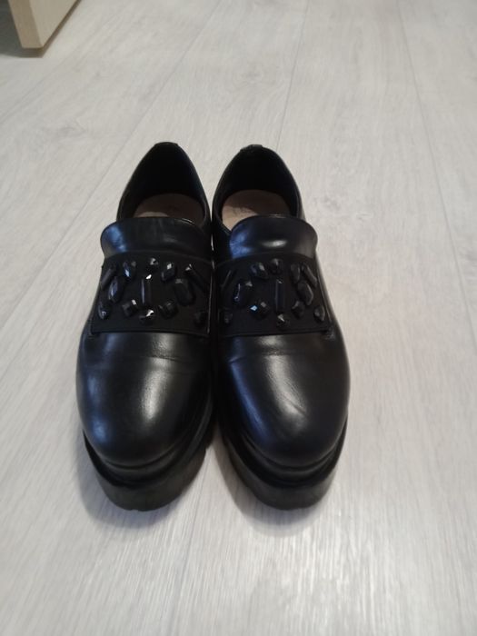 Продаю обувь в отличном состоянии