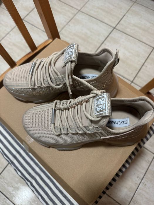 adidasi steve madden