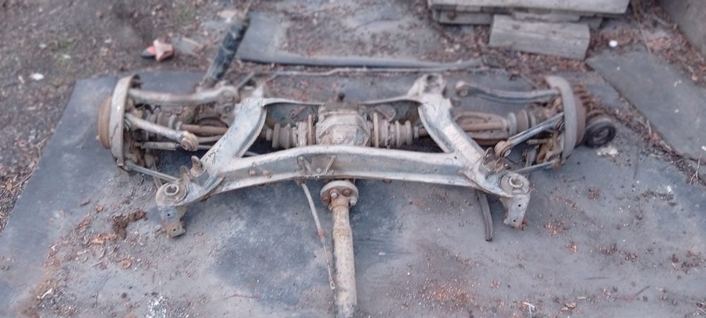 Запчасти для Мерседес 190