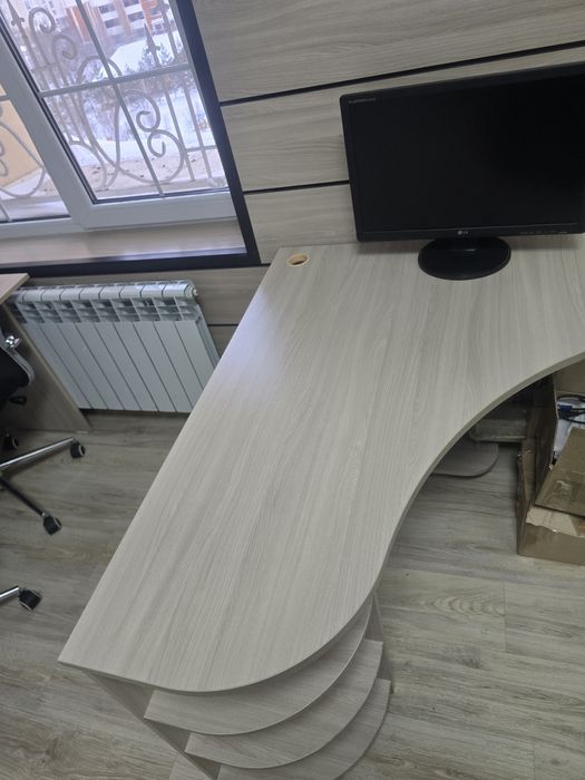 Офисные столы продам