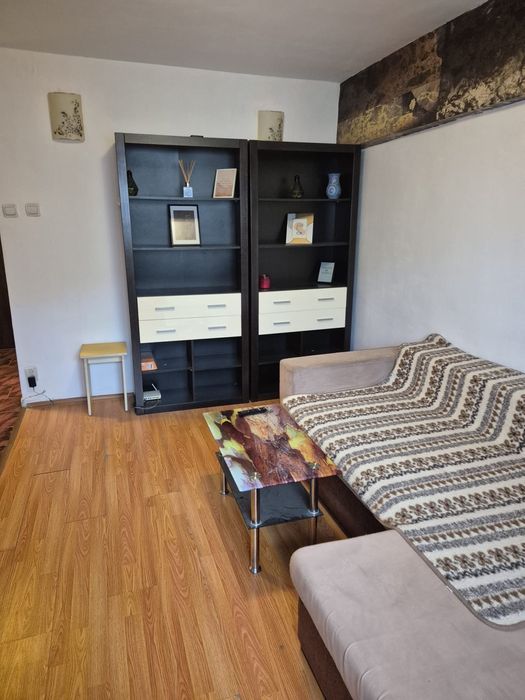 Inchiriez garsoniera in Titan