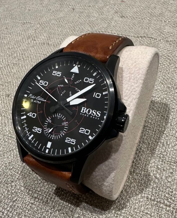 Часовник  Hugo Boss   Pilot edition