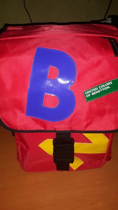 Ghiozdane școlare Beneton noi sigilate cu etichetă ieftine