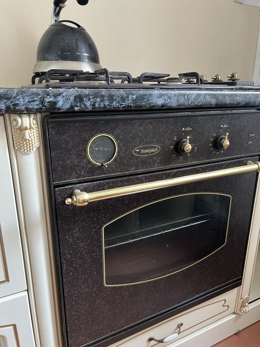 Духовка и плита коричневые