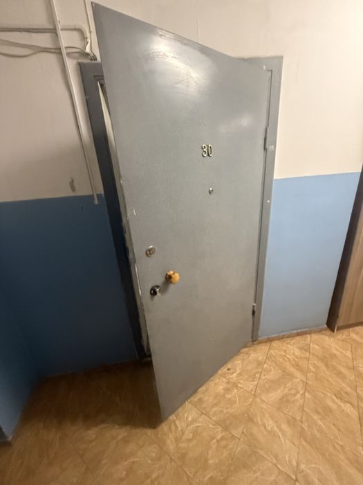 Железный дверь продаеться