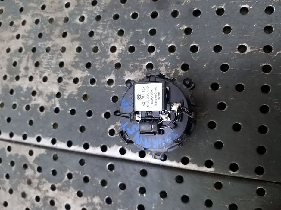 Boxa tweeter dreapta spate vw touran 3 5ta035412