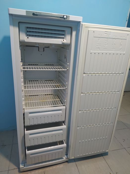 Продам морозильник indesit
