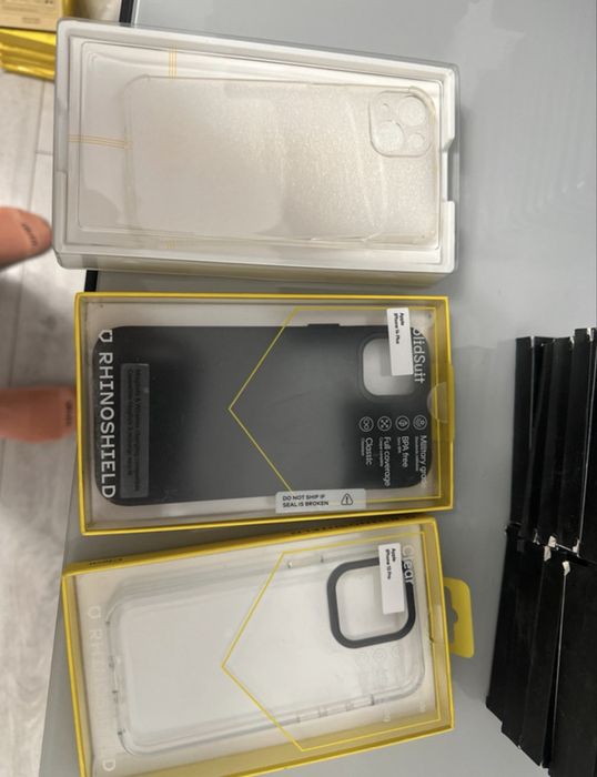 Vand lot de 180 huse de telefon