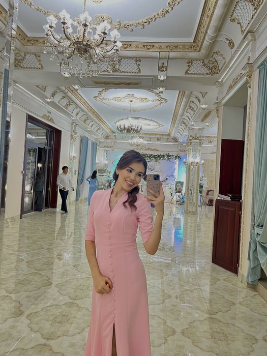 Красивая розовая палтья