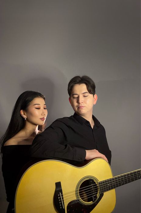 Музыканты/дуэт(гитарист и вокалистка)