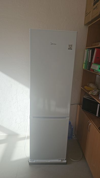 Холодильник новый продам