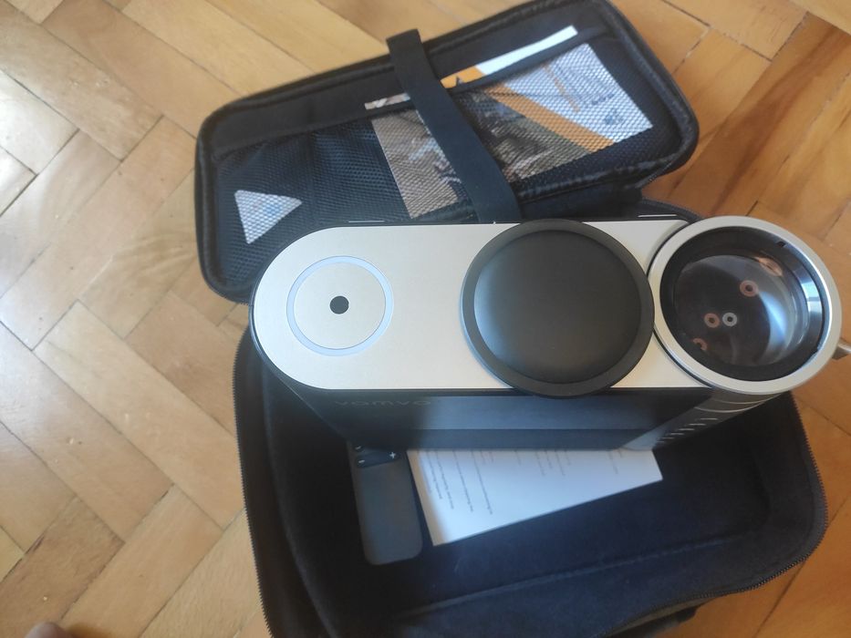 Проектор за стена